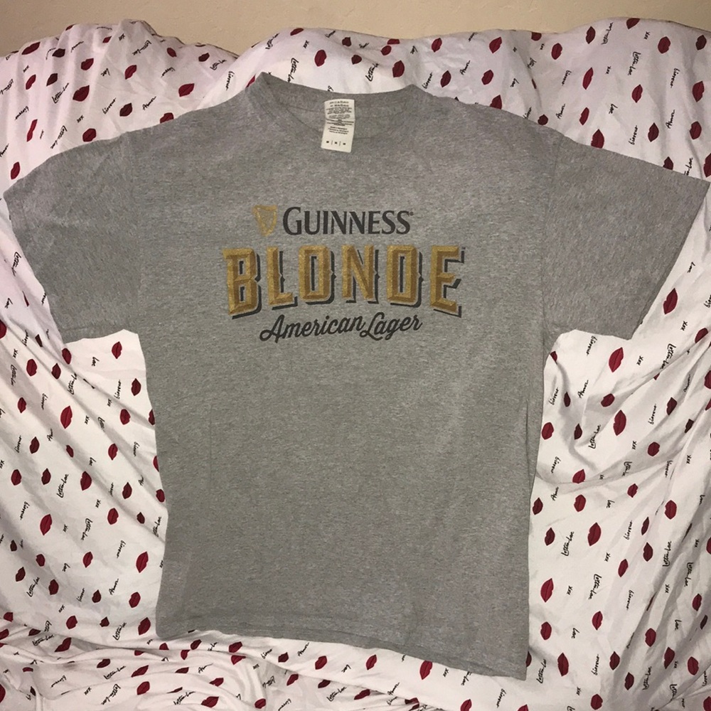 Gildan medium grey and gold Guinness blonde tee 💕